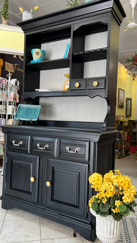 Sunflower Hutch