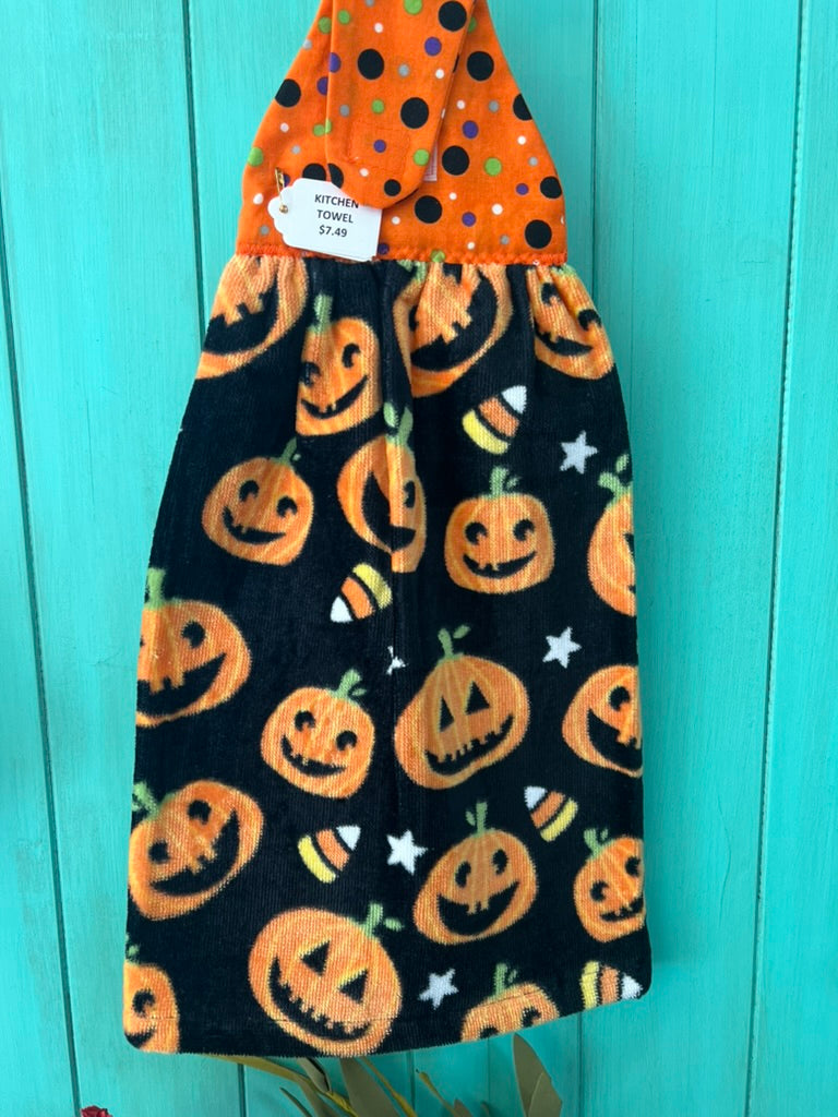 #KT166 Halloween Scattered Pumpkins on Black