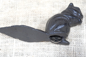 CAST IRON SQUIRREL DOOR STOP / KEY HIDE