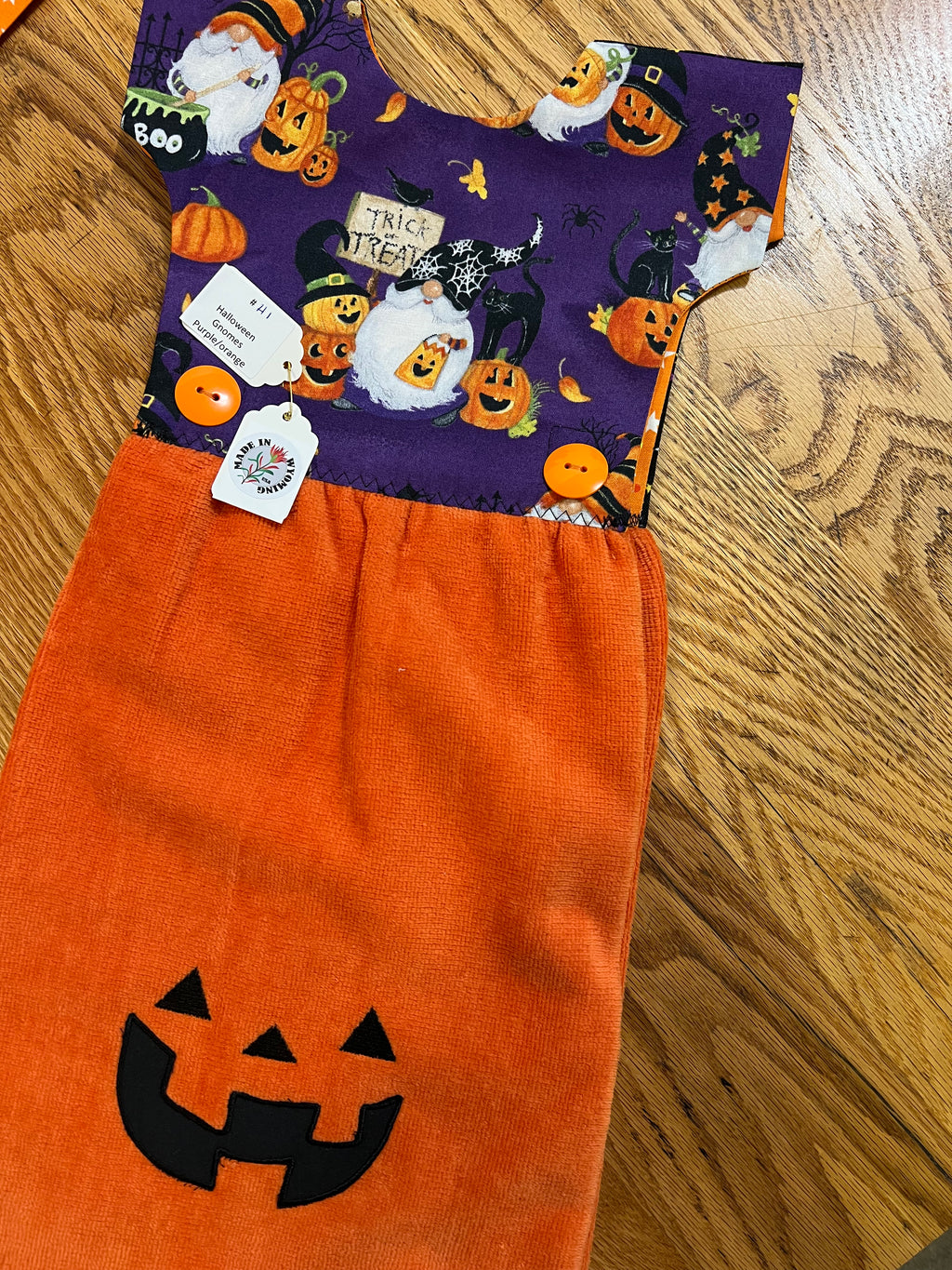 CHRIS' CREATIONS #H1 Halloween gnomes - purple/orange dress towel