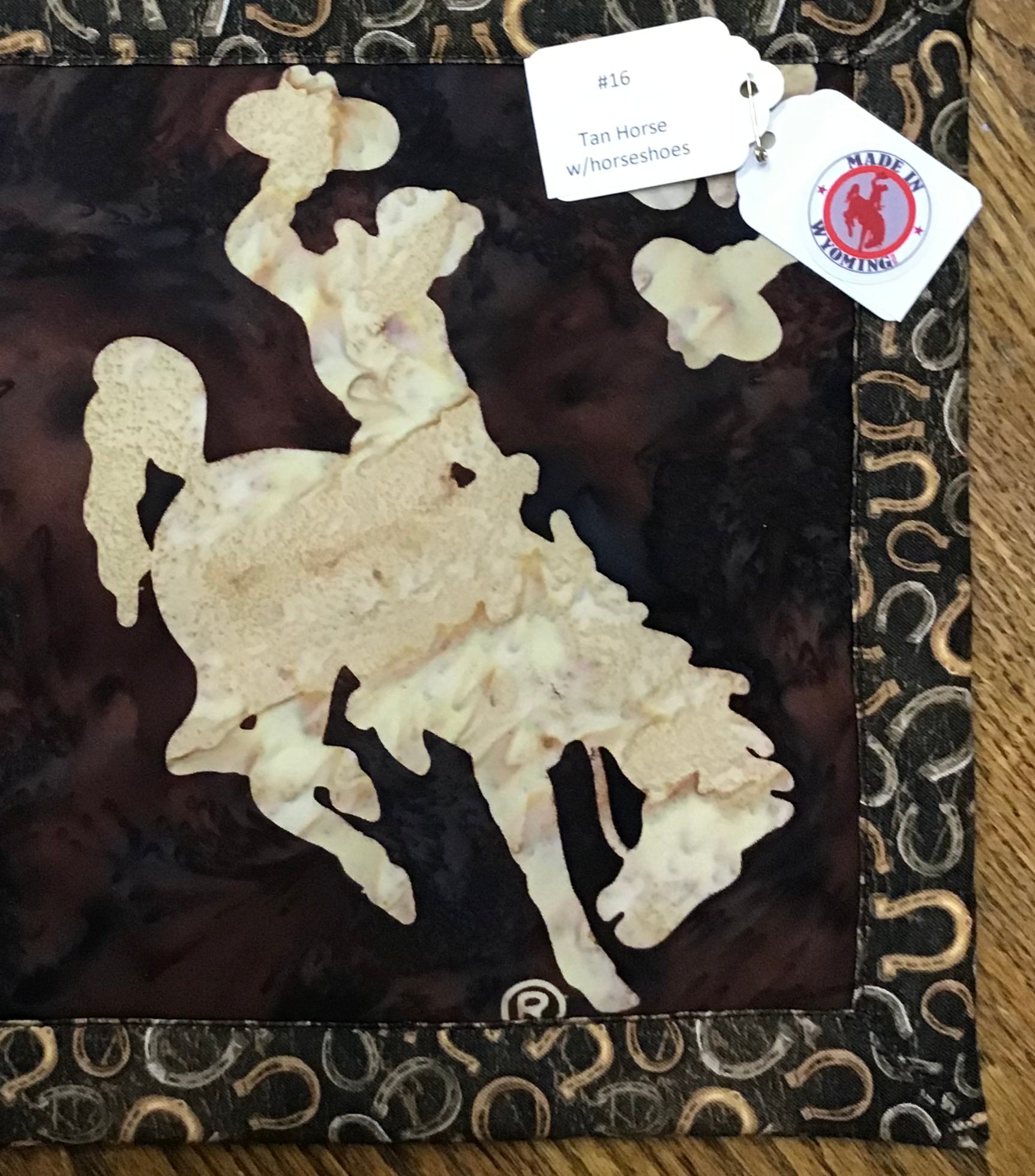 CHRIS' CREATIONS Wyoming Trivet Tan horse w/horseshoes
