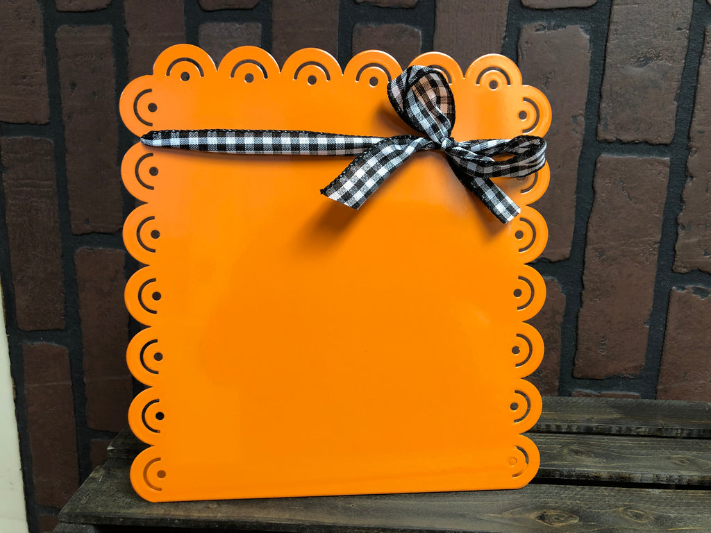 Dogie: Scalloped orange and black easel frame