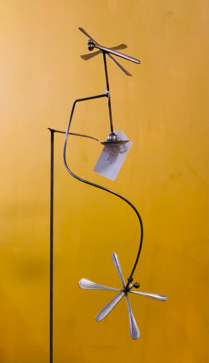 TWISTED IRON: Double Dragonfly yard stake
