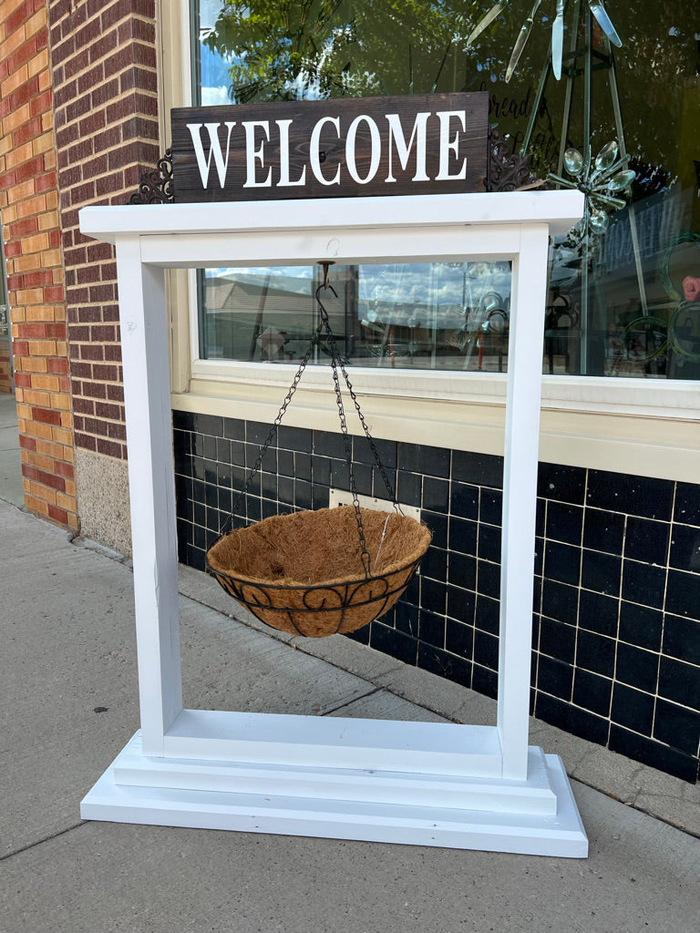 Womack Woodworking: Plant Hanger Welcome Sign