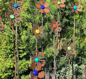 Squiggle metal flower yard stake